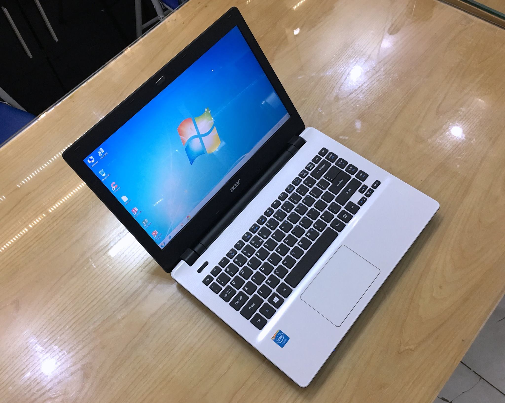 Laptop Acer Aspire E5 - 411 .jpg